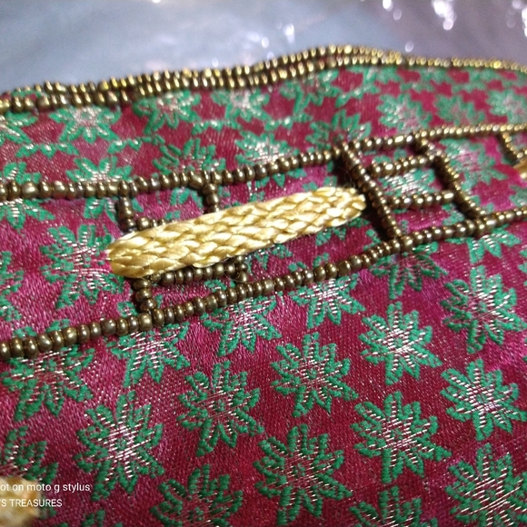 DRAWSTRING BAG/ XL-EXTENDED SHOULDER/BODY STRAP. FULLY LINED. GOLD SILK THREADS. - Picture 3 of 6